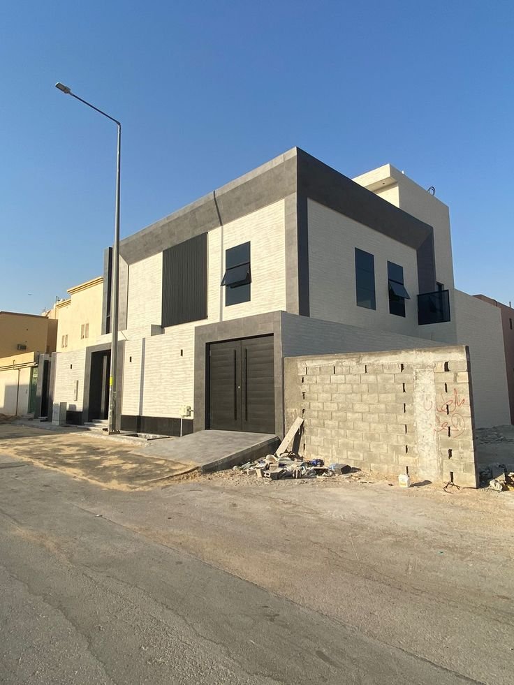 ترميم مبنى قديم ورفع كفاءته الإنشائية.