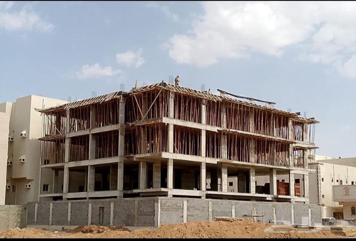 بناء عظم مع المواد جدة