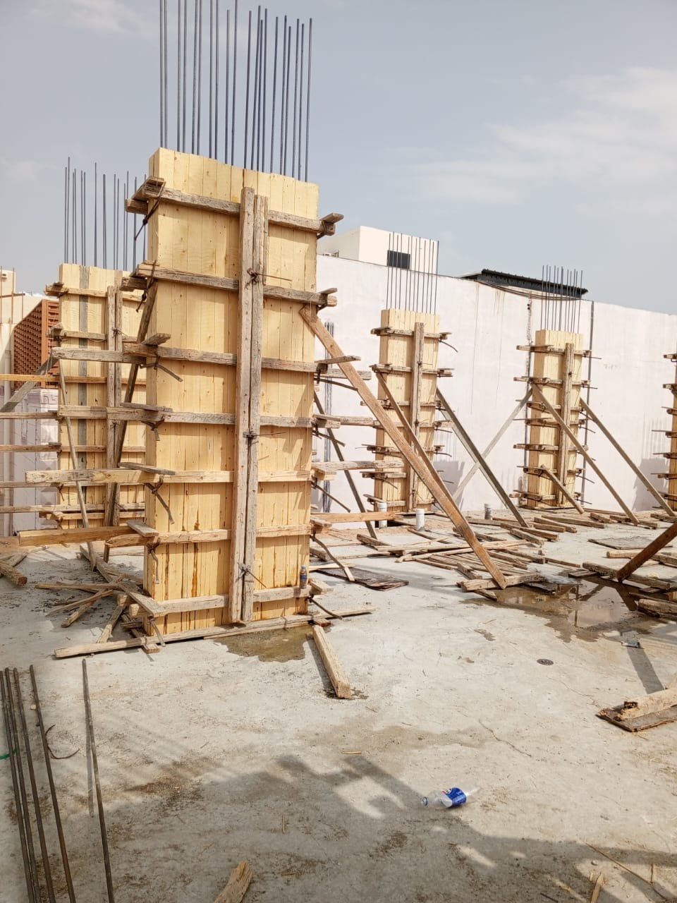 شركة مقاولات متخصصة في صبات الخرسانة وبناء المنازل وتنفيذ الديكورات والتشطيبات المتكاملة.